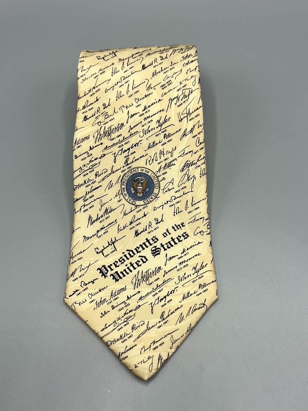 Museum Artifacts Silk Presidents Of  The United States Signatures